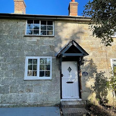 Rustic 18Th Century Stone Cottage With Fireplace And Parking Crowborough Exterior foto